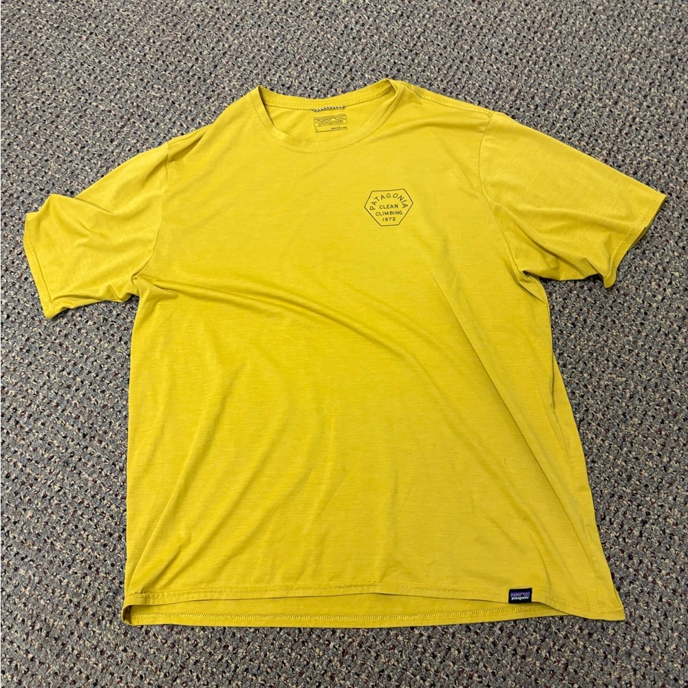Patagonia Men's Short Sleeve moister wicking Tee in Vibrant Yellow